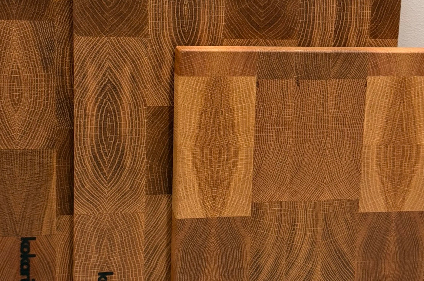 White oak end grain — wheat and caramel ray fleck